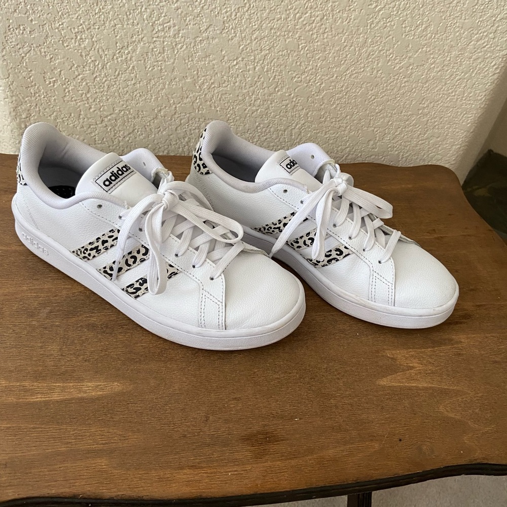 Like new sneakers